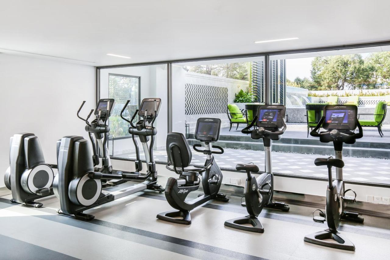 Mai House Saigon Hotel Хошимин Экстерьер фото The gym at the hotel