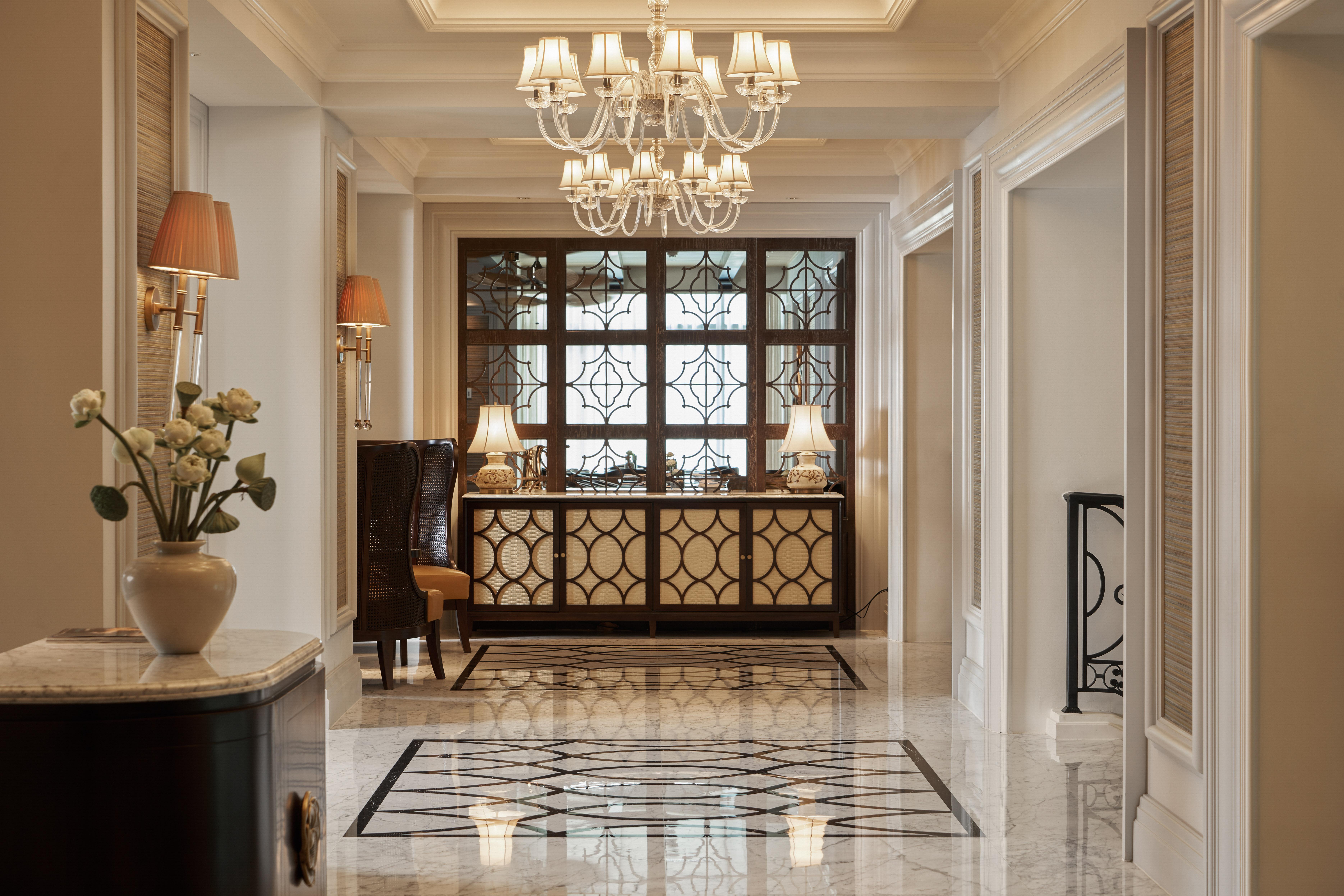 Mai House Saigon Hotel Хошимин Экстерьер фото The lobby of the Four Seasons Hotel