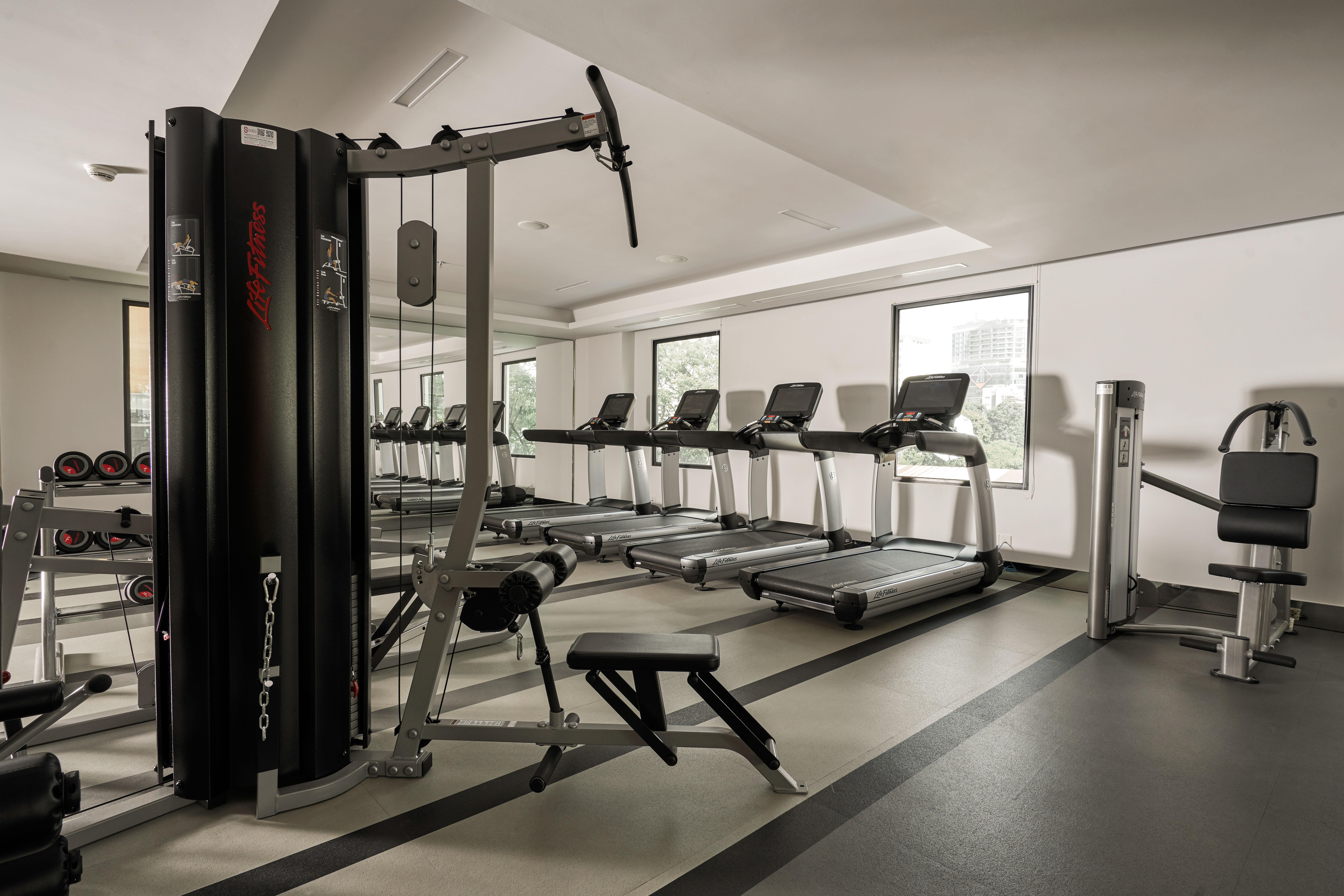 Mai House Saigon Hotel Хошимин Экстерьер фото The gym at the hotel