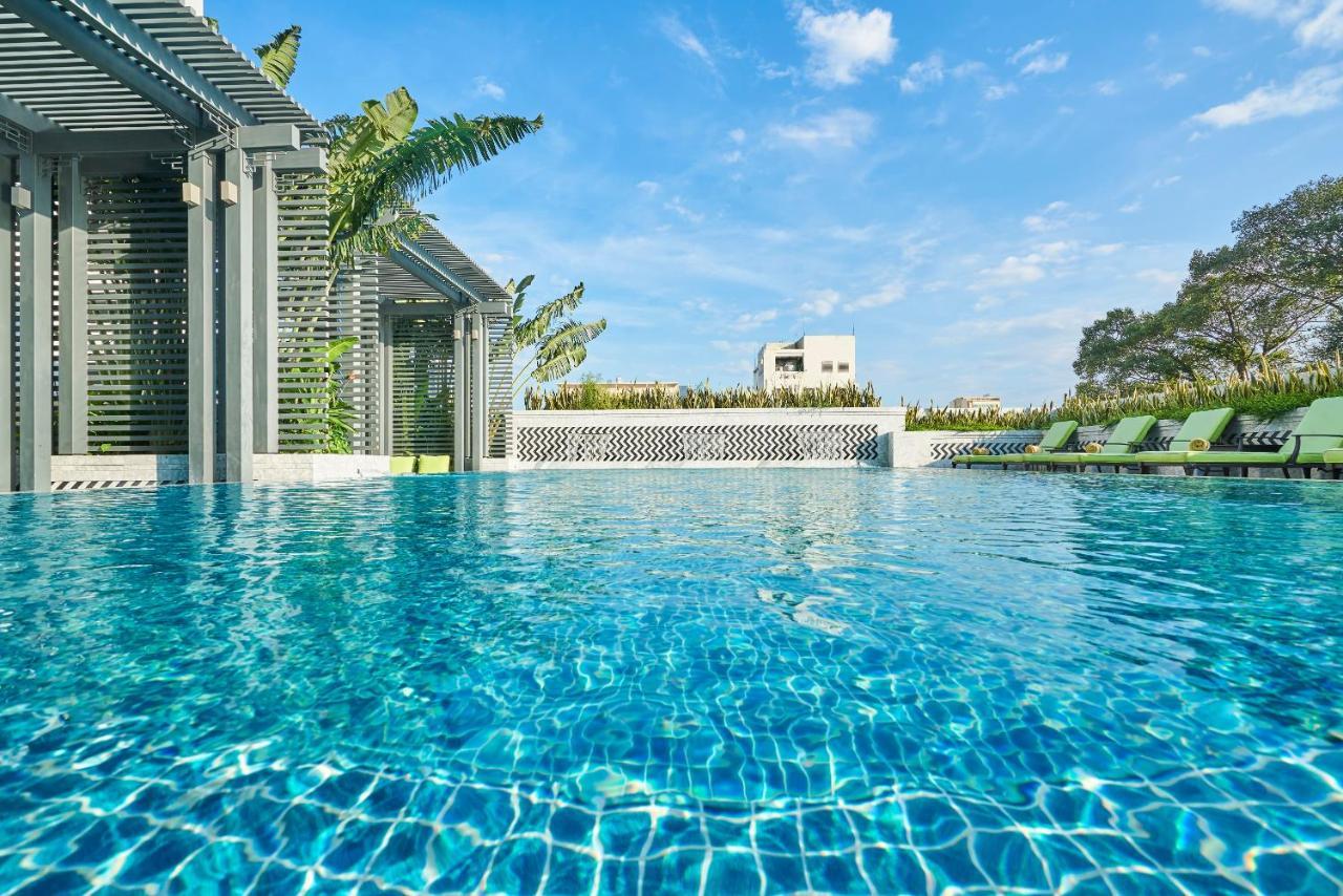 Mai House Saigon Hotel Хошимин Экстерьер фото The swimming pool at the hotel