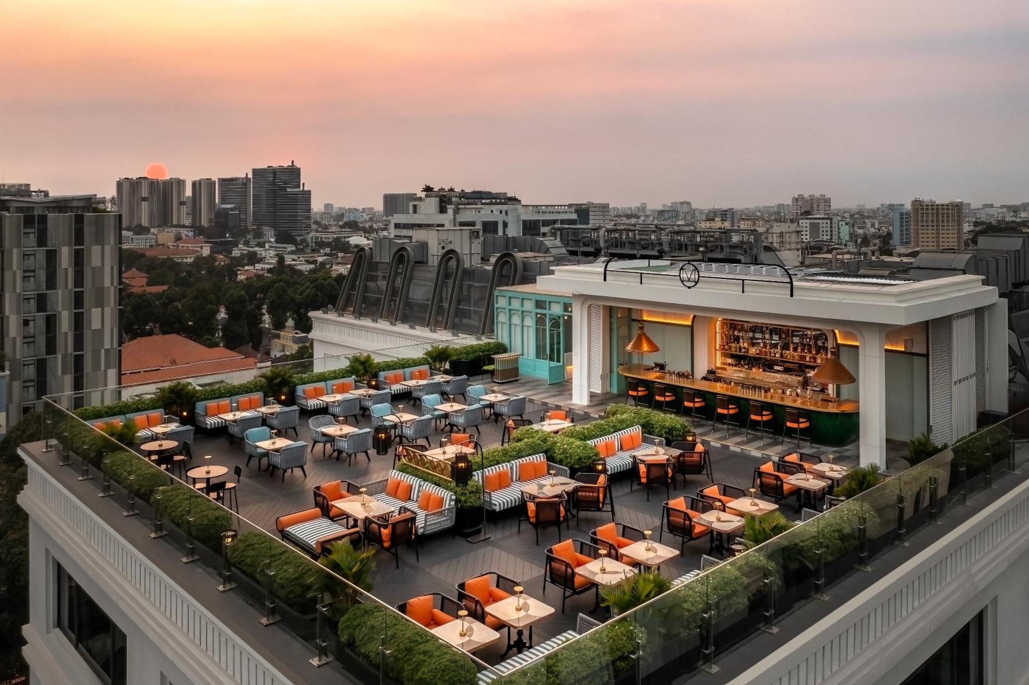 Mai House Saigon Hotel Хошимин Экстерьер фото The rooftop bar at the hotel